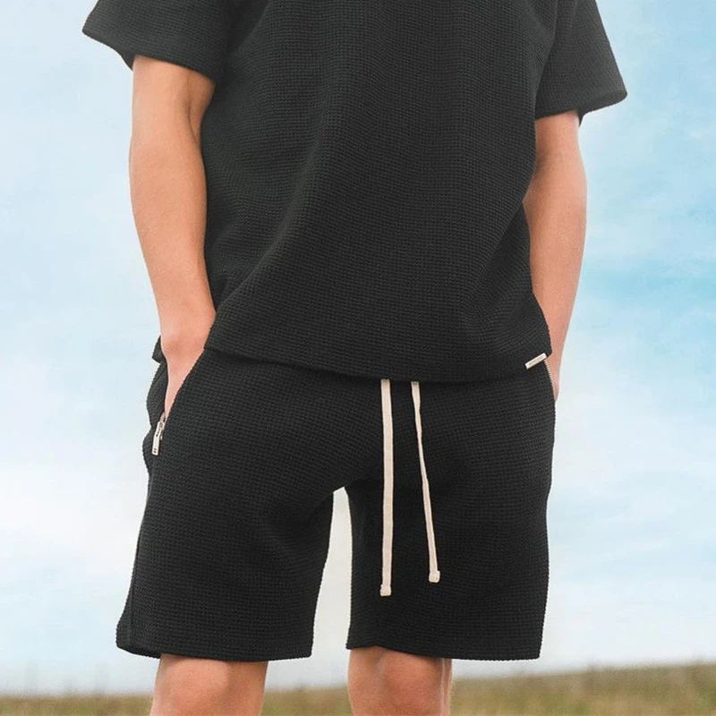 Summer loose fitting breathable men's shorts, street clothing, outdoor casual pants, zippered pockets, fashionable quarter pants