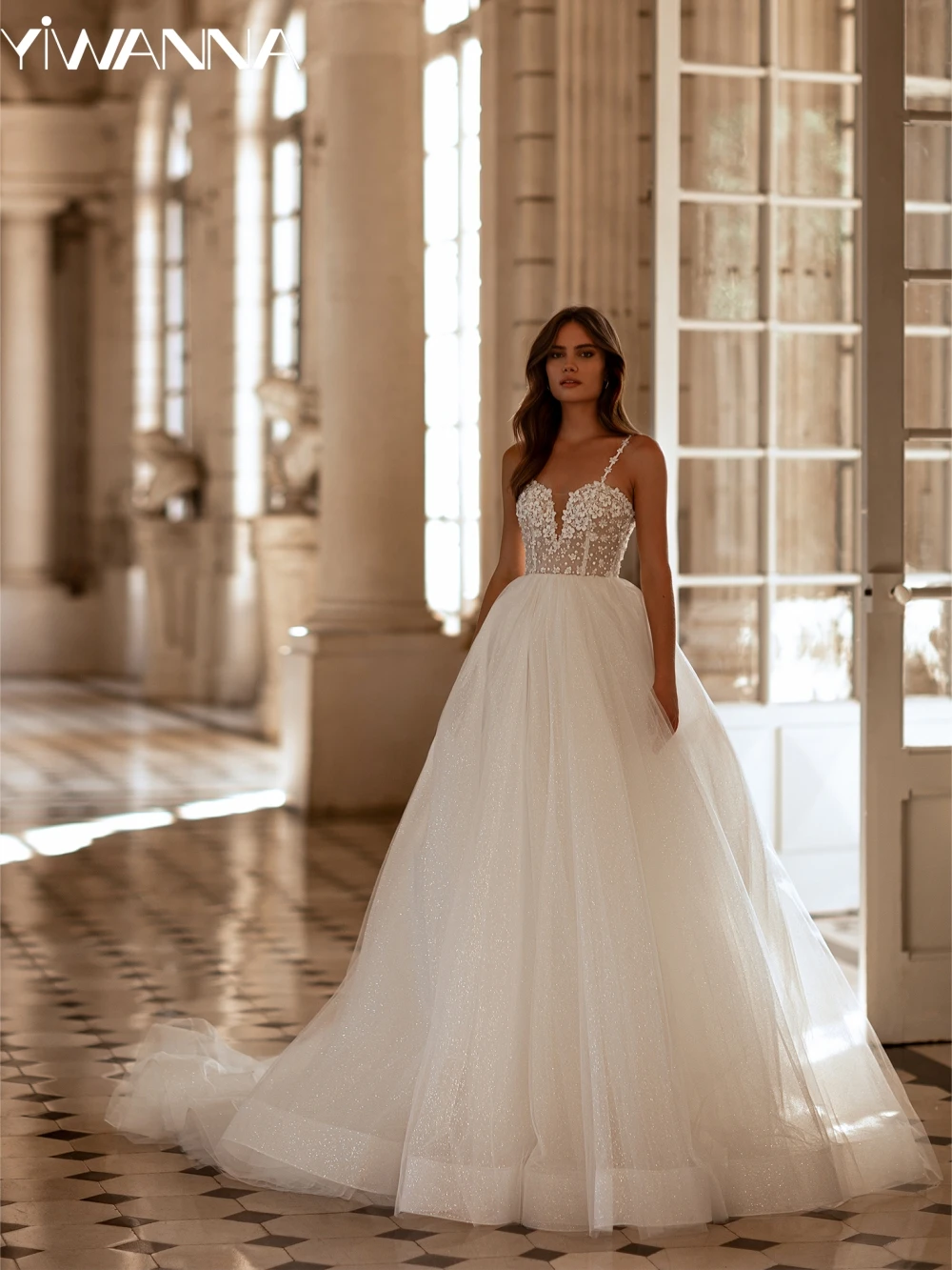 

Elegant Spaghetti Straps Wedding Dress Classic Lace Appliques Bride Robe Sparkly A-line Long Bridal Gown Robe De Mariée