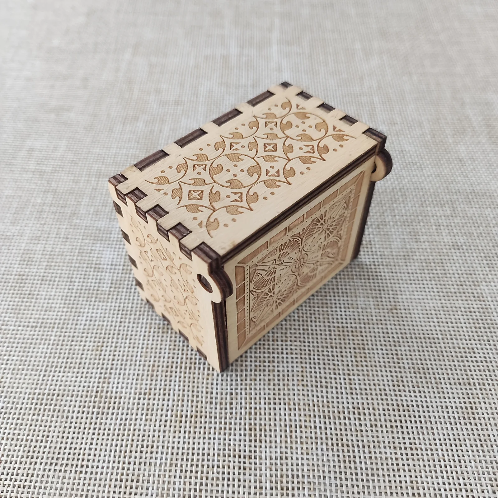 Birthday Music Box Wooden Antique Carved Hand Cranked Classic Theme Music for Christmas Gifts Family Decoration 1pc carousel music box music box