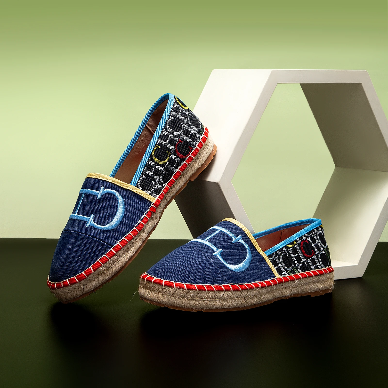 حذاء كاجوال قماشي ملون CHC