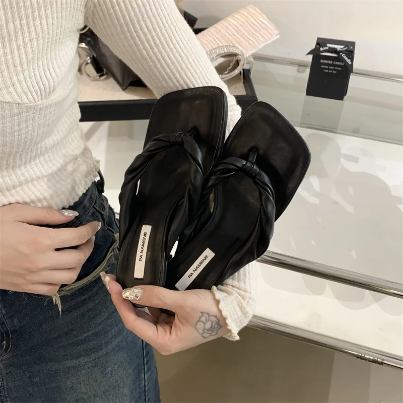 Summer Soft Leather Fashion Casual Solid Color Clip Toe Round Head Low Heel Flat Bottom Herringbone Slippers for Women's Outwear