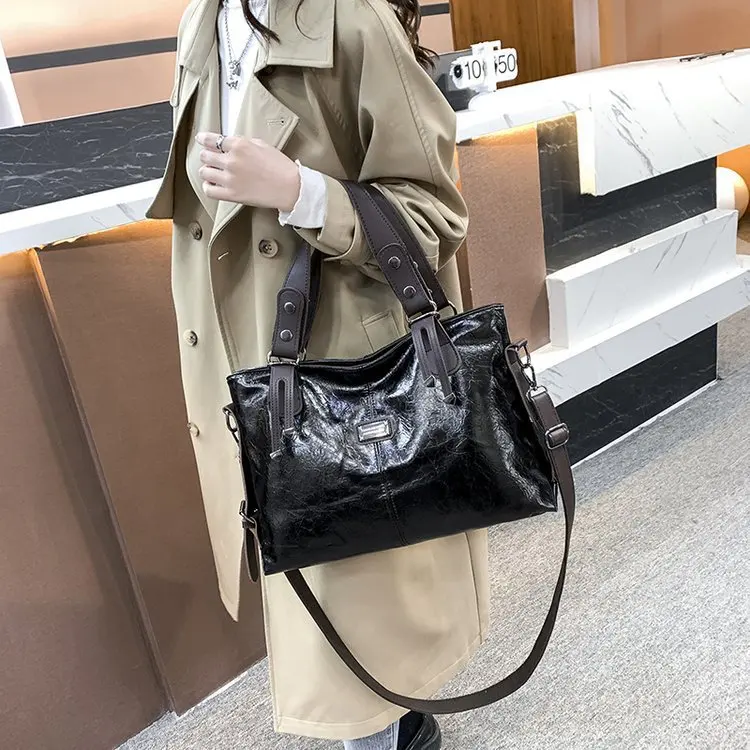 European And American Portable Large Bag Women's 2022 New Fashion Large Capacity Messenger Bag Versatile Fashion Shoulder Bag