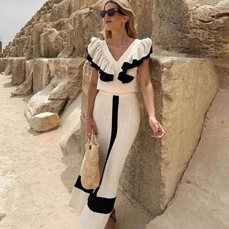 

Женский модный комплект из юбки с V-образным вырезом, черно-белая плиссированная юбка, элегантные офисные костюмы с рукавами в виде листьев лотоса и открытой спиной, 2024