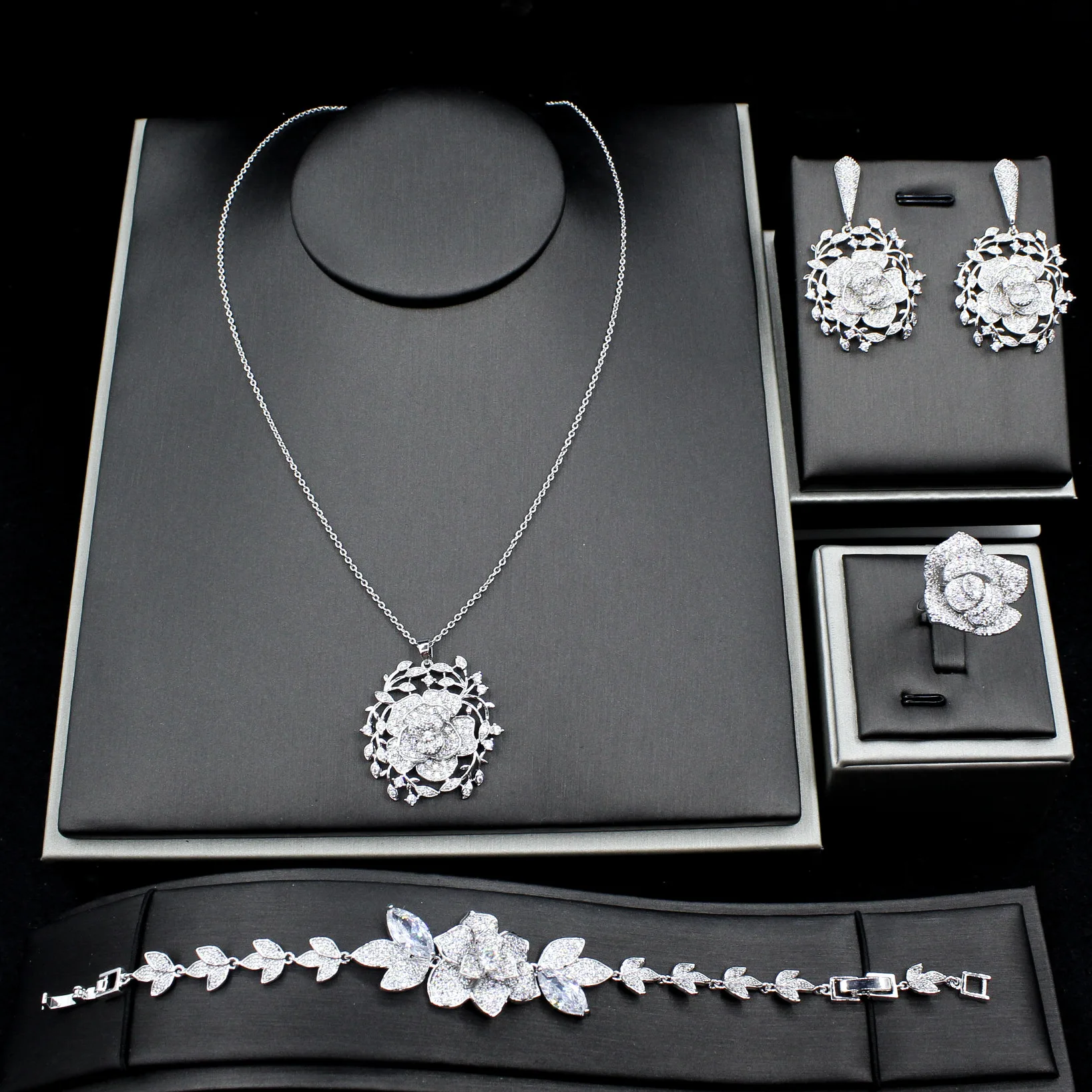 다이아몬드 상감 귀걸이 세트, 귀걸이 및 목걸이 4 개 세트, 고귀한  바늘