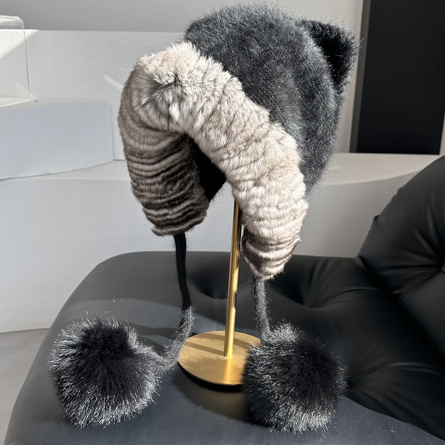 Chinchilla-Farbe, echte Rex-Kaninchenfell-Bombermütze mit Fuchs-Pompom, dick gestrickt, warme Ohrabdeckung, Mütze, Katzen-Strickmütze aus Wolle – Detail 11
