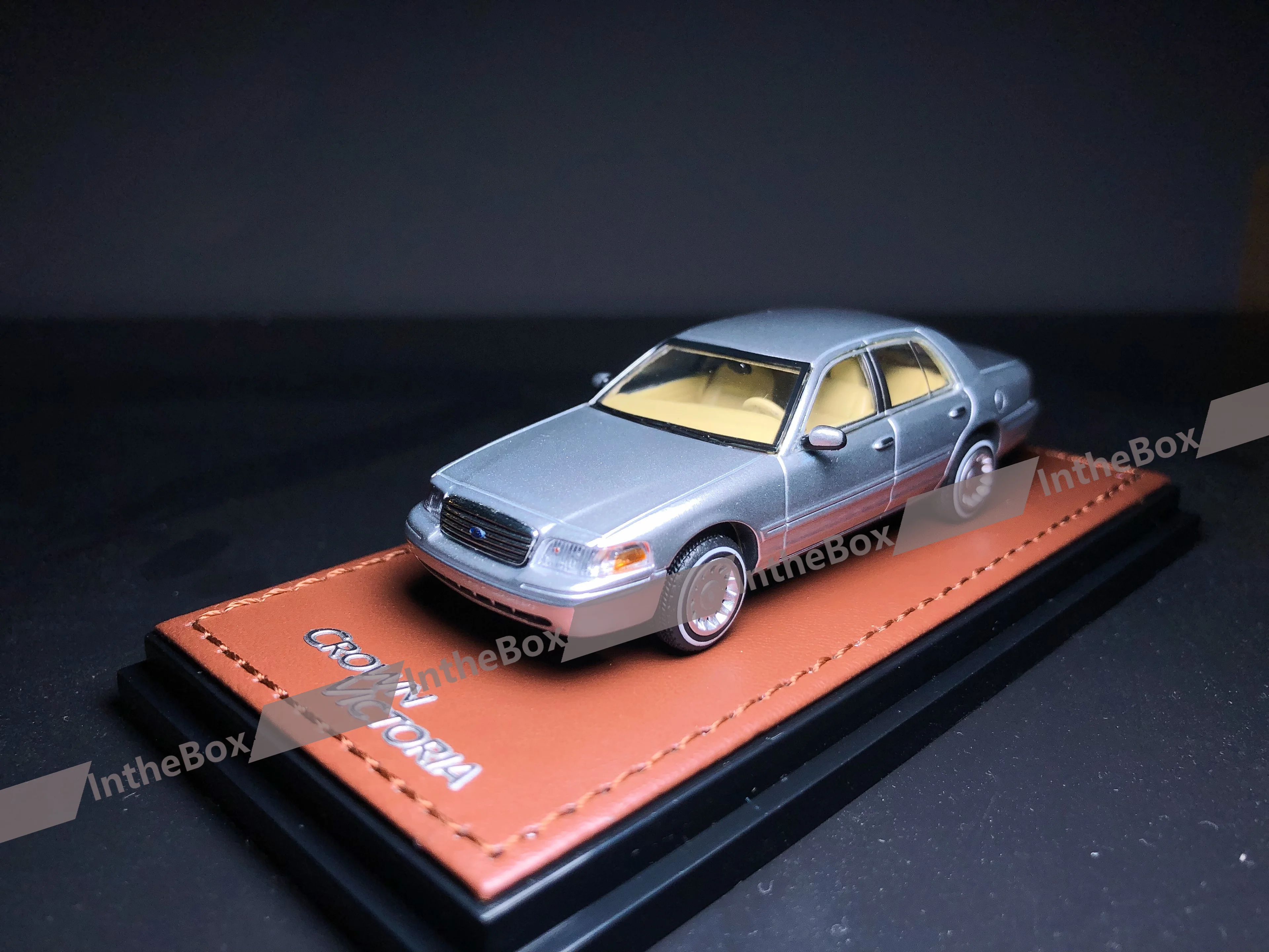 

GOC 1/64 Crown Victoria Diecast Model Car Metallic Silver Diecast Model Car Collection Limited Editon Hobby toys