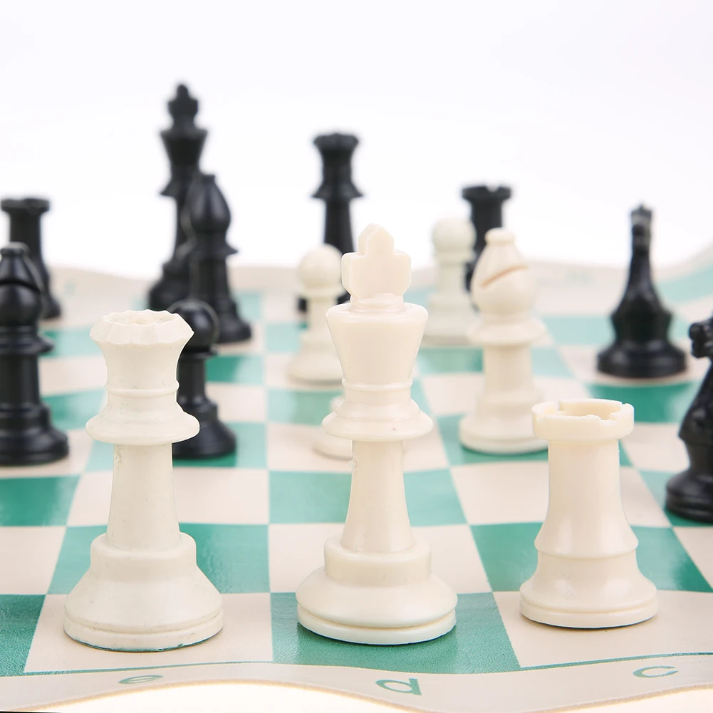 Рисунок 6 - Портативный пластиковый набор шахматных фигур