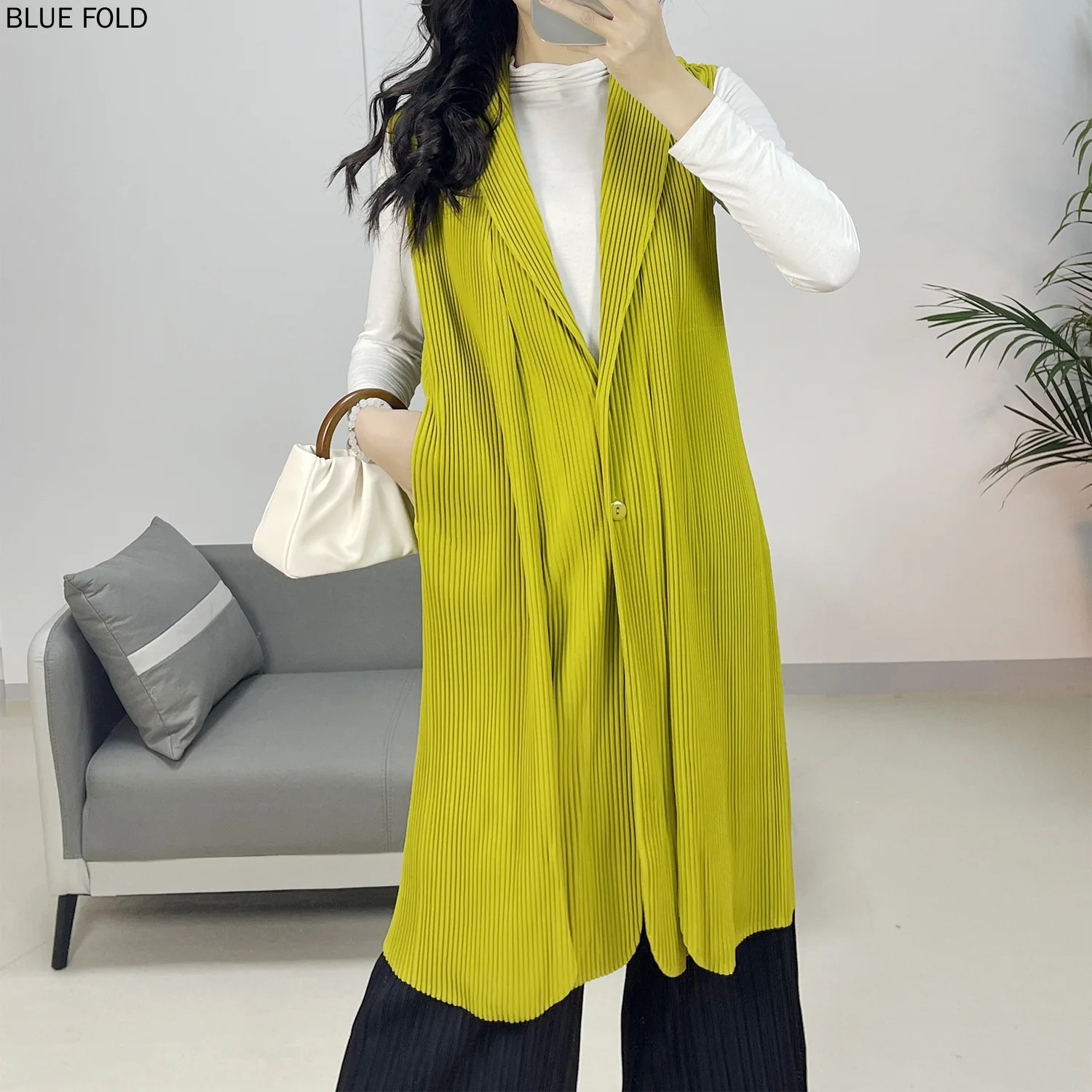 

New pleated casual loose solid color large size vest women's Miyake fashion commuter pleats cardigan New outerwear official traf