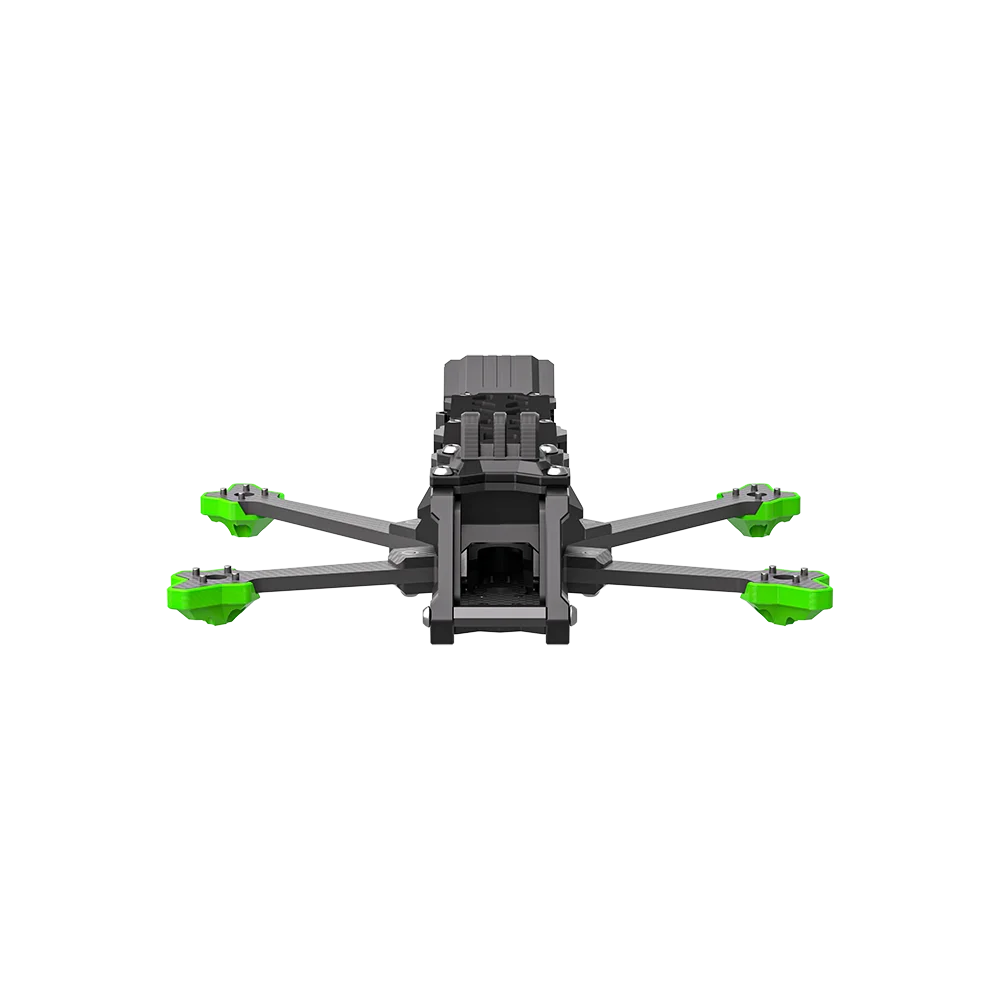 Drone FPV IFLIGHT Nazgul Evoque F4 O4 Pro 4 pouces en vol, capté en action avec ses lumières LED allumées.