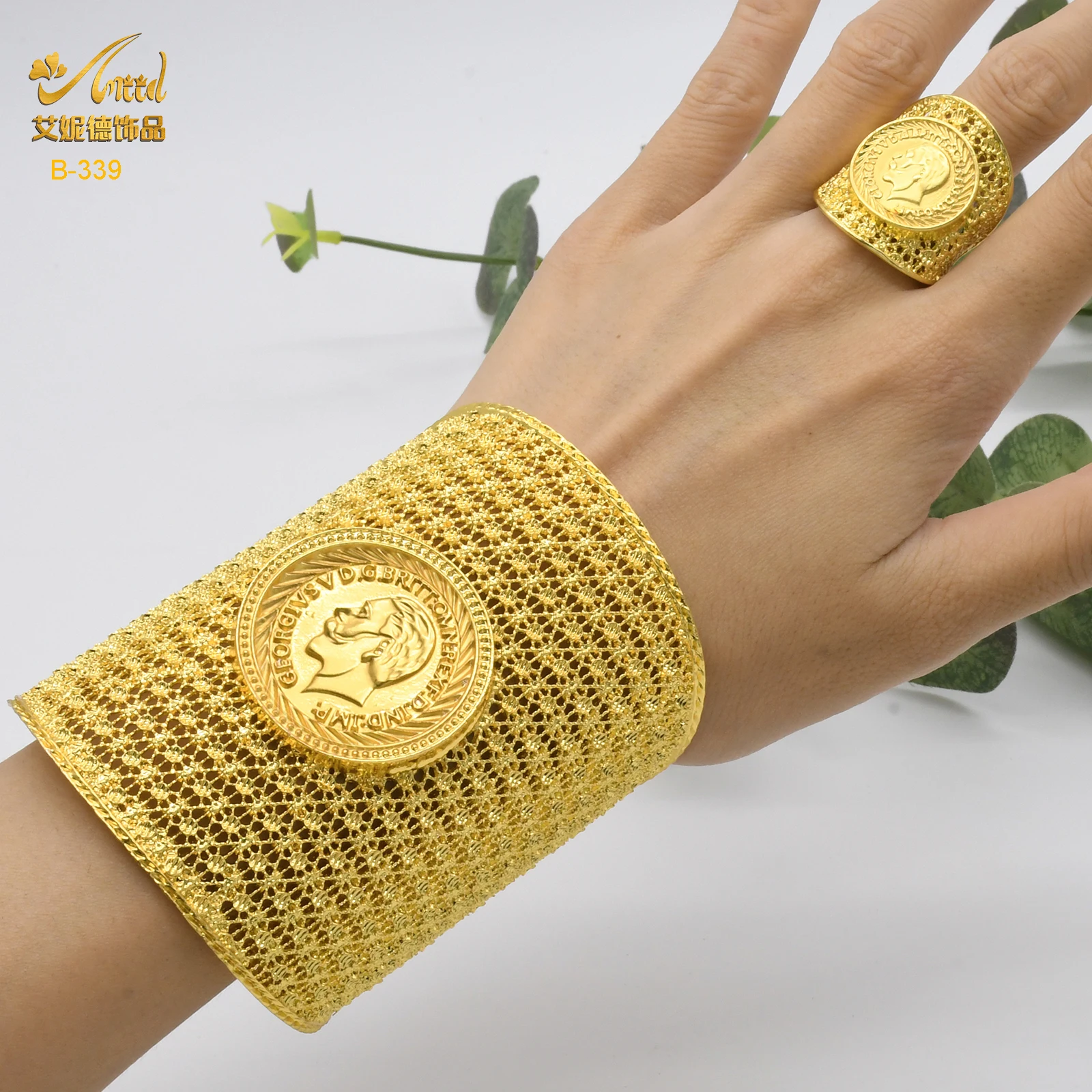 Big Size Lion Face With Diamond Elegant Design Gold Plated Bracelet - Style  A210, गोल्ड प्लेटेड ब्रेसलेट - Soni Fashion, Rajkot | ID: 2850154176997