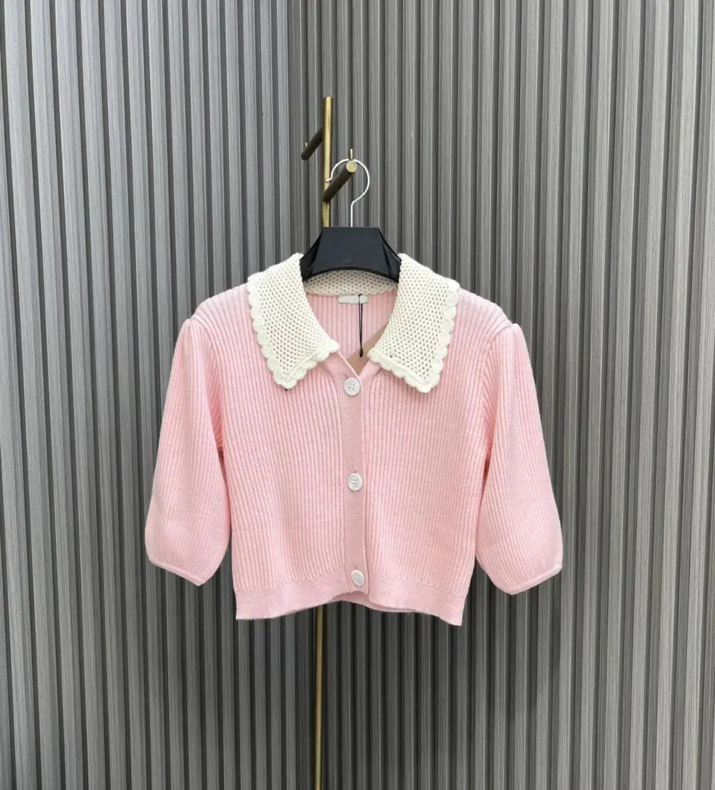 

2023 Short style cardigan contrast color hollowed out collar embellishment upper body age reduction saucy sweet