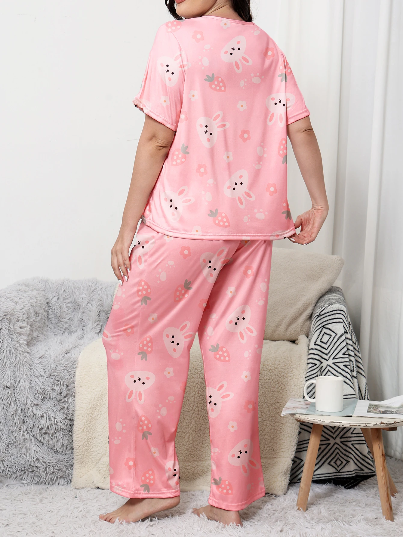 Plus size pajama set, short sleeved long pants, cute rabbit home clothing can be worn out in various sizes of 1-5XL