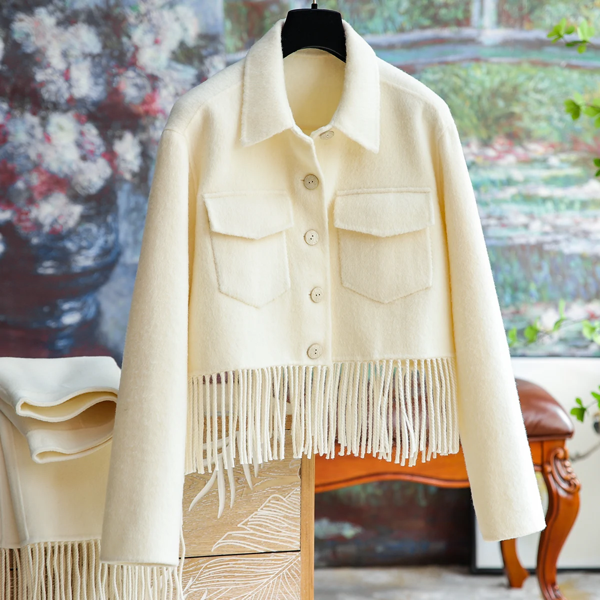 Рисунок 3 - Женский твидовый костюм с юбкой