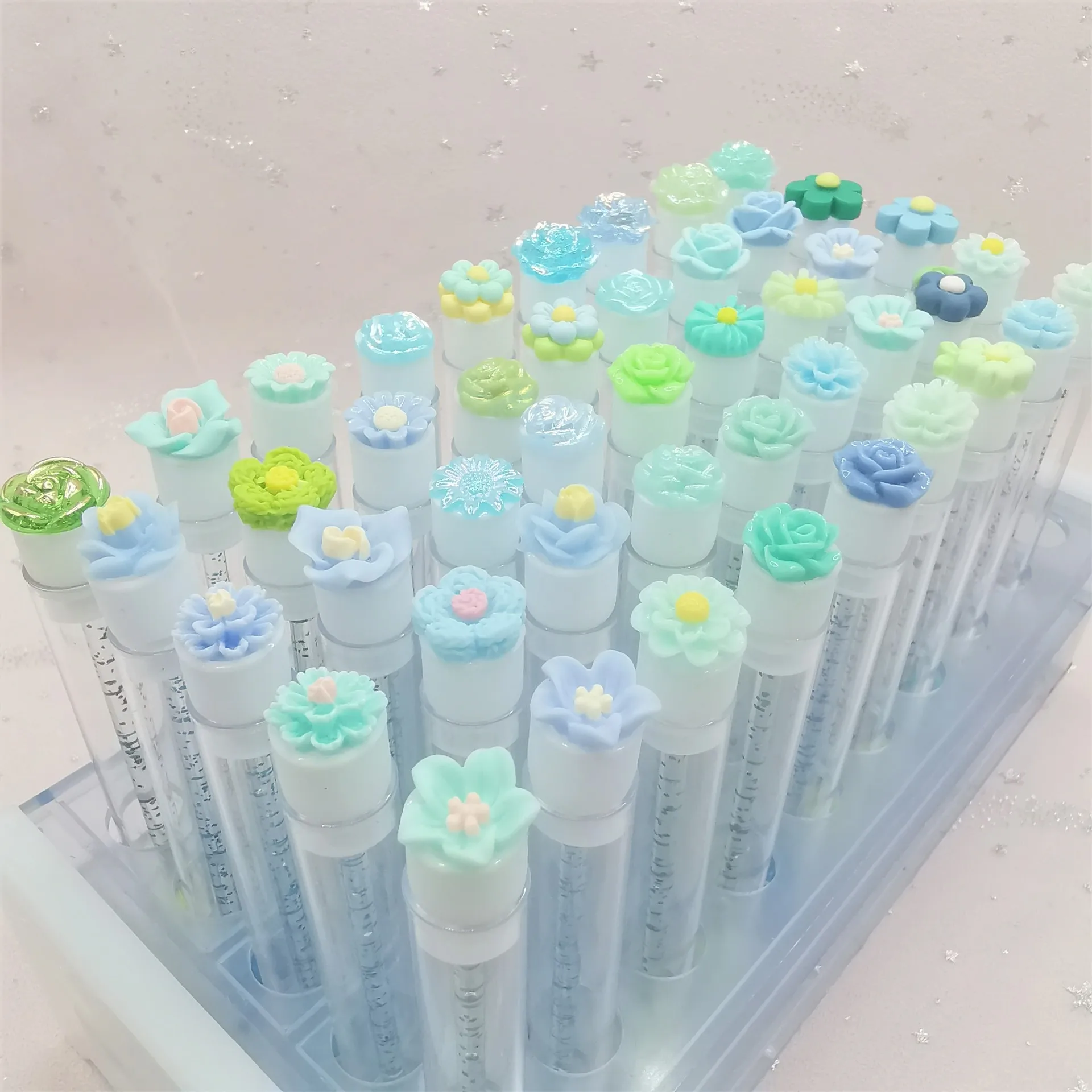 50pcs 재사용 가능한 로즈 속눈썹 브러시 속눈썹 연장을위한 빈 튜브 교체 가능한 마스카라 완드 눈썹 브러시 애플리케이터 방진