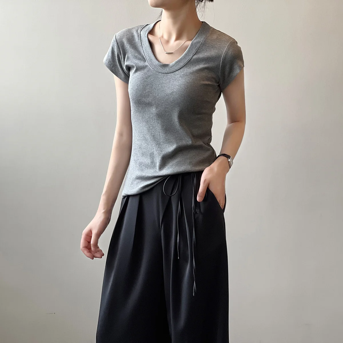 Title 18, Kadın Kısa Kollu Slim Fit Vintage Tişört Klasik...