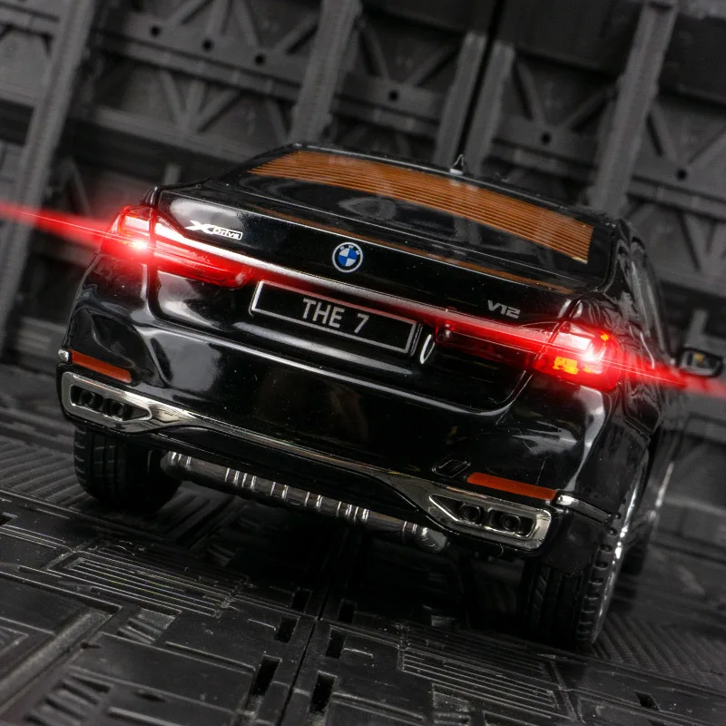 سيارة بي إم دبليو 760 المصبوبة، زينة داخلية للمنزل...