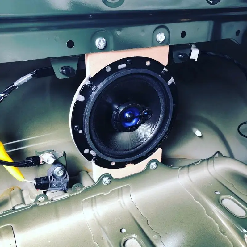 قاعدة سماعات سيارة جمني سزوكي