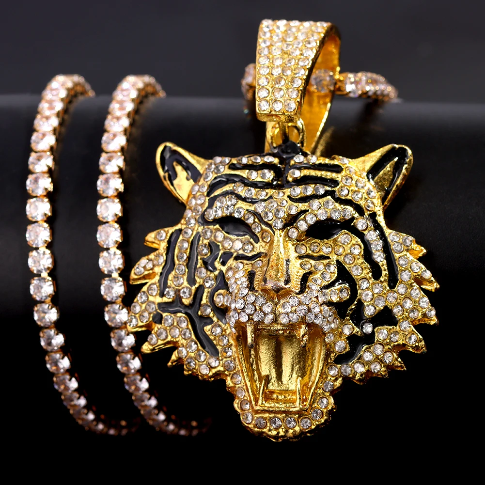 Collana con ciondolo a forma di tigre ruggente in argento