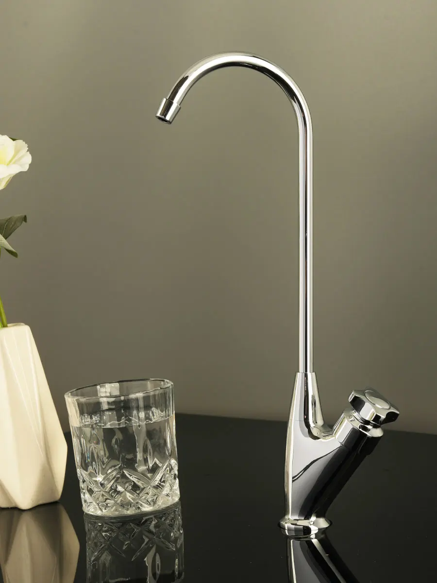 torneira bebendo dourada 04