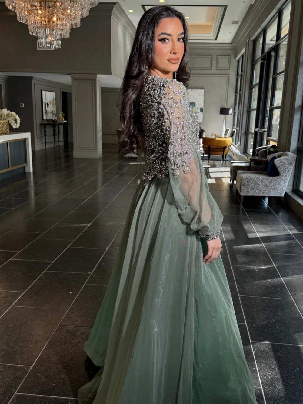 Рисунок 3 - Скромное платье с длинным рукавом