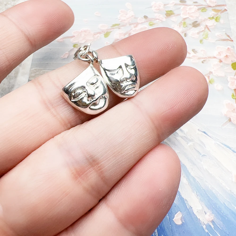 Ciondolo con ciondoli per maschere teatrali Primavera nuovissimo stile europeo Argento sterling 925 Club di gioielli di moda vintage per donne e uomini  36
