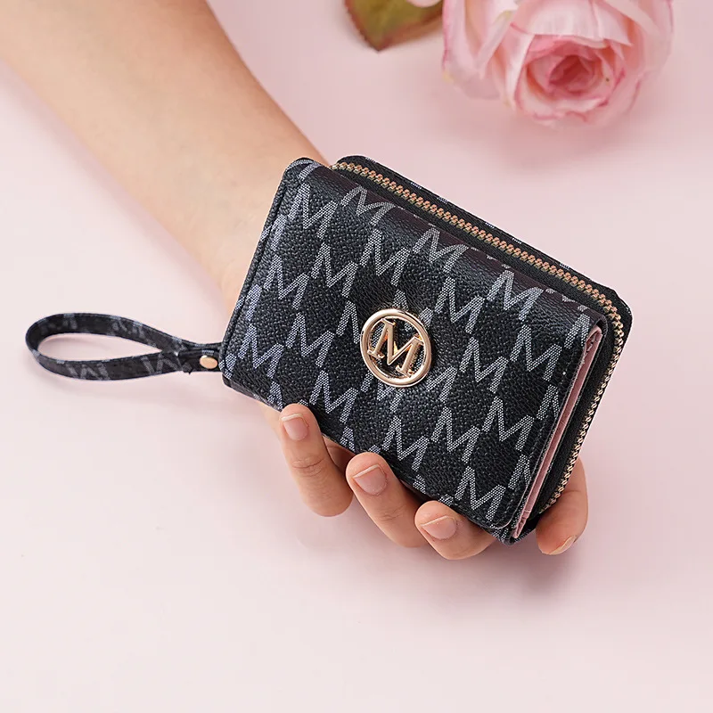 PlatiNum Tri-Fold Wallet in Use