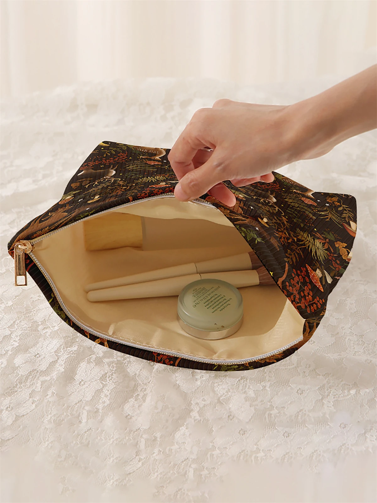1, deer and plant patterned corduroy makeup bag, lightweight zipper makeup storage box, multifunctional bag with lining