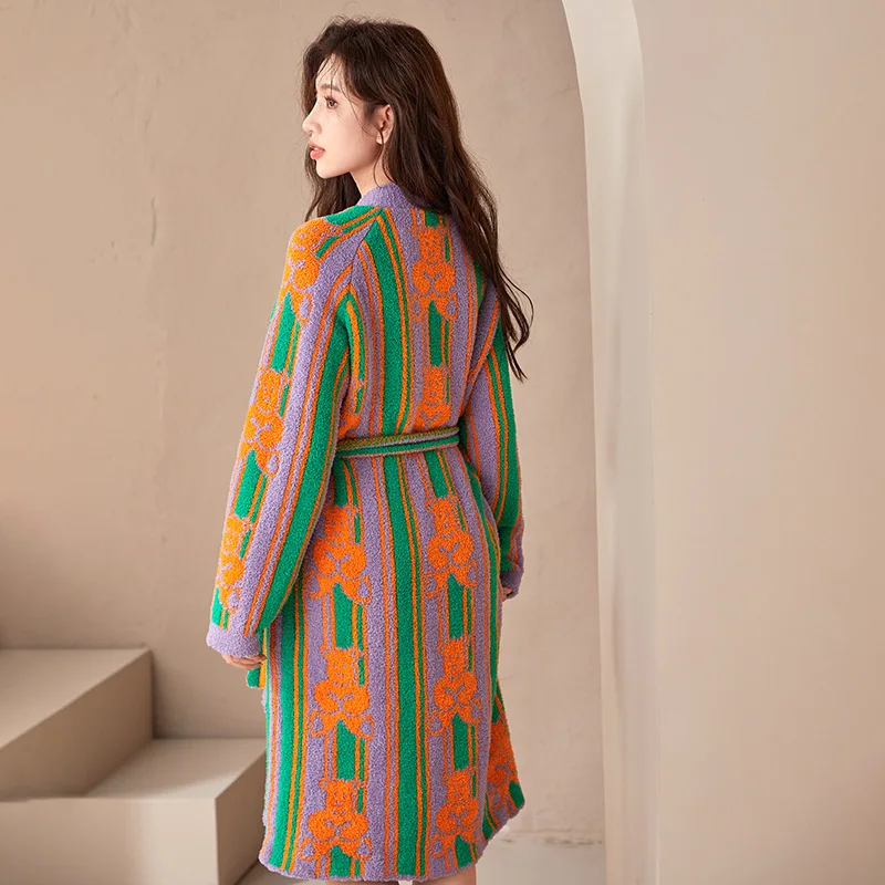 Color-Block Sexy Pajamas, Women's Half Velvet, Thickened, Winter Bathing Can Wear Dressing Gowns, Women's Loungewear
