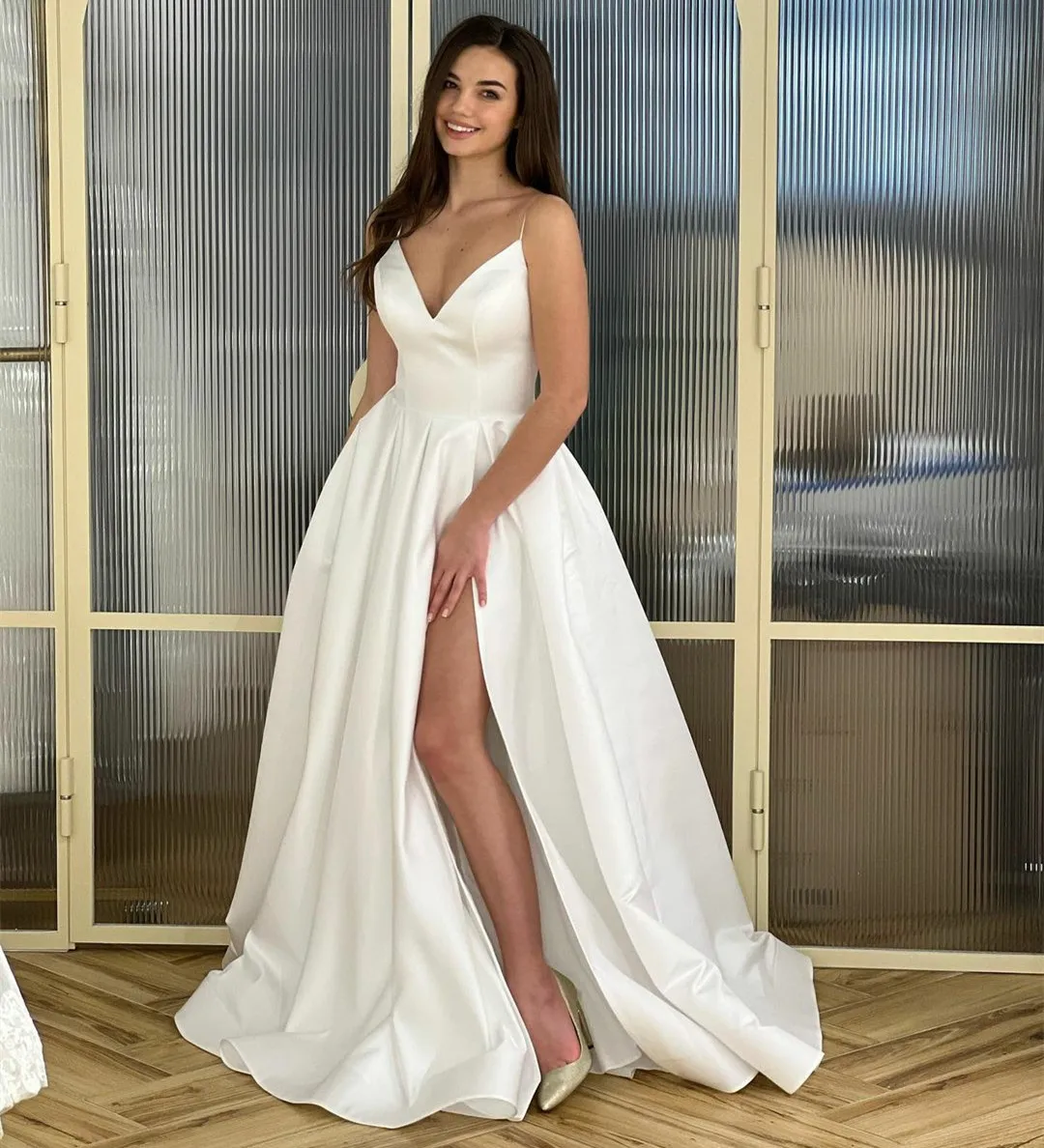 

Simple Design Long Satin V-Neck Wedding Dresses With Pockets A-Line Corset Back Slit Bridal Dress vestido de noiva for Women