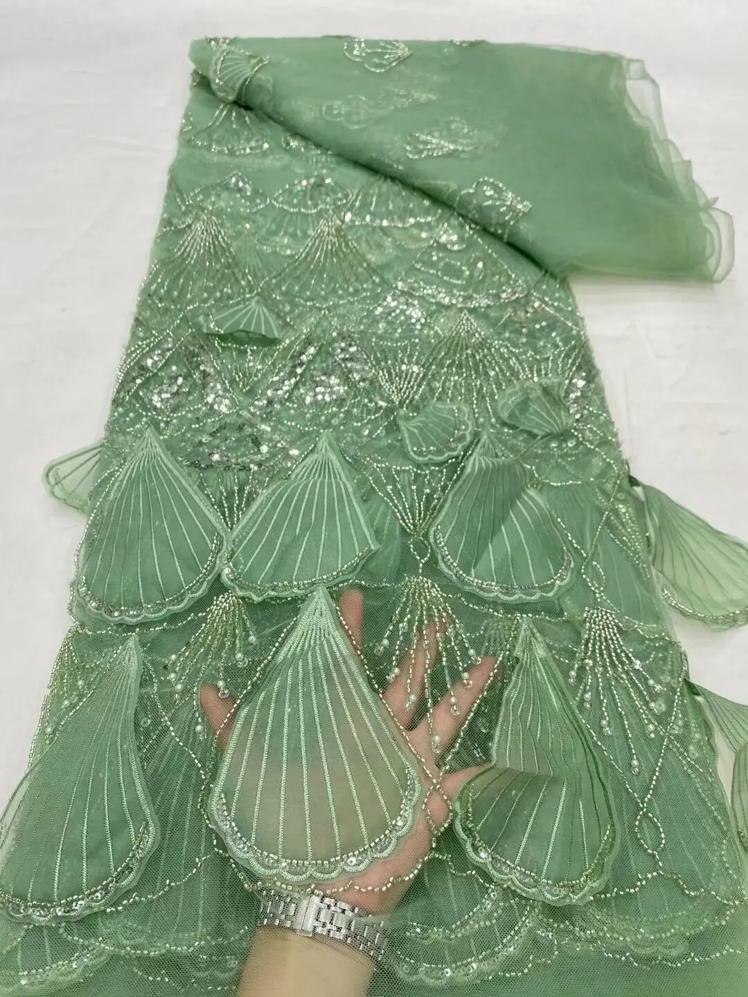 

2024 High Quality Fashion French Mesh Embroidery Lace Fabric African Nigerian Sequins Lace Fabric For Wedding Dress