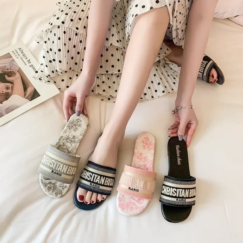 Summer Fashion Classic Simple Sandals Ladies New 2024 Wear Fashion Ins Tide Beach Non-slip Flip-flops