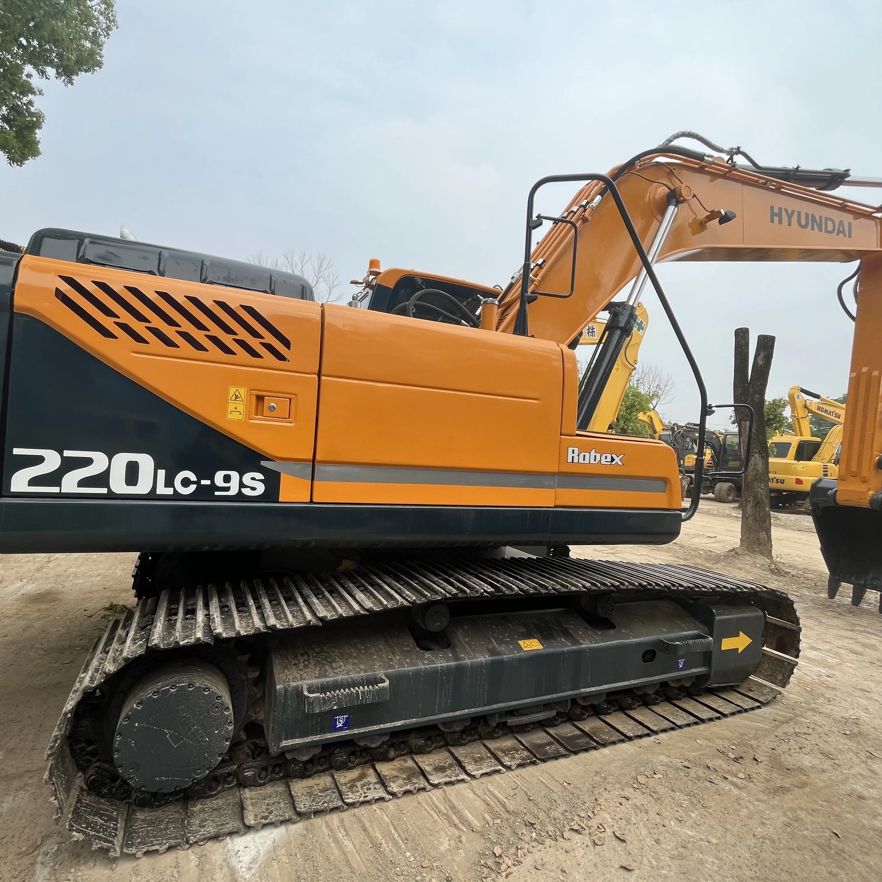 Hyundai 220-9s б/у гусеничный экскаватор