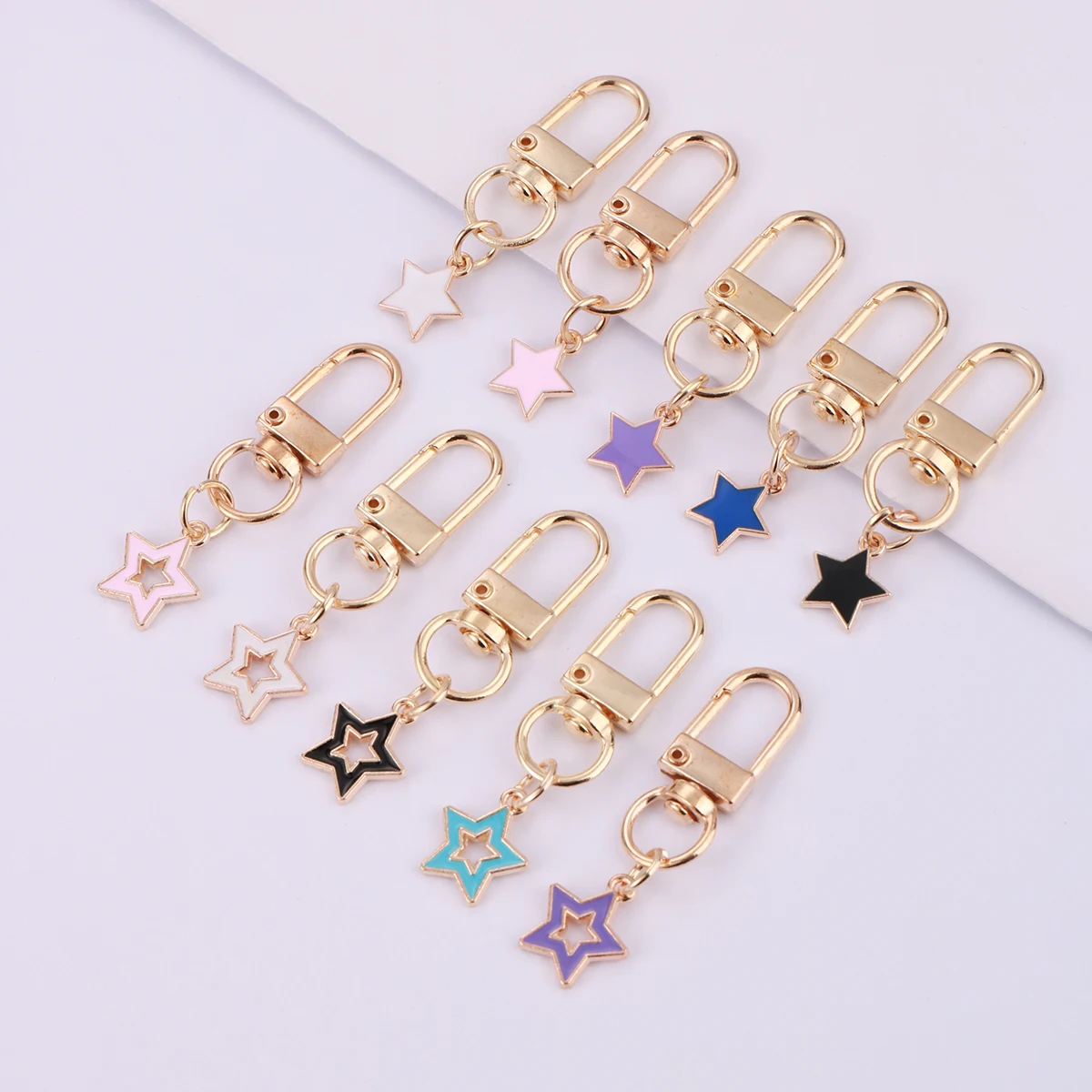 10 Stück niedliche Stern-Schlüsselanhänger, trendige, bunte Pentagramm-Anhänger aus Legierung, Schlüsselring, Taschenanhänger, Rucksack-Accessoires, Charms, Geschenke für Feiertage
