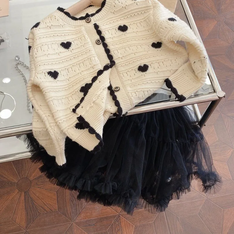 2025 Girls' Heart-Patterned Knit Sweater Spring/Autumn Lightweight Children's Knitwear Stylish Outerwear Children's Sweaters