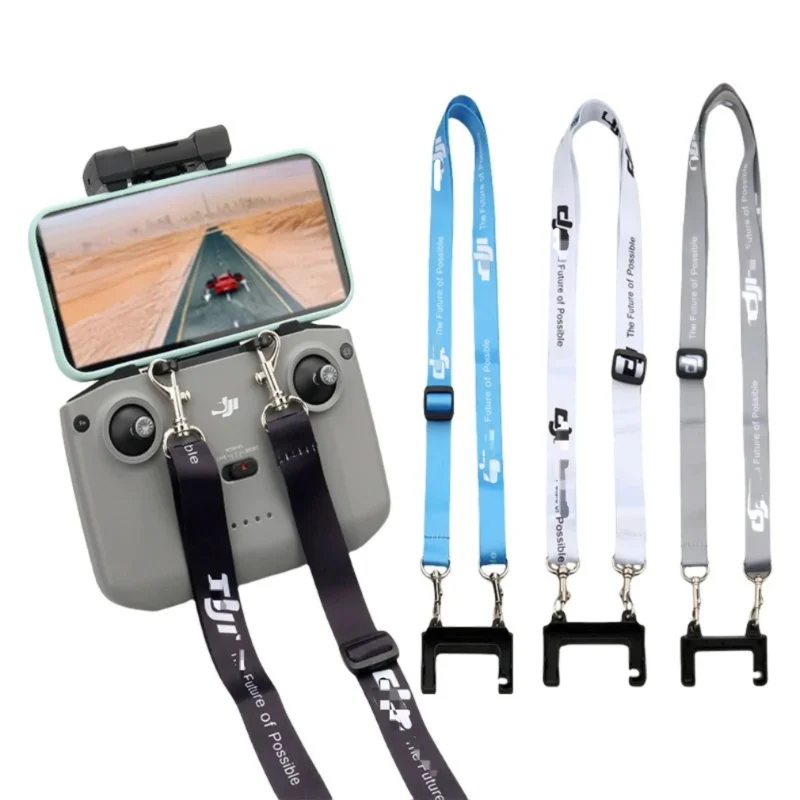 Vue rapprochée d'une télécommande du kit radiocommande 2.4GHz 4CH pour voiture RC, montrant les molettes de réglage