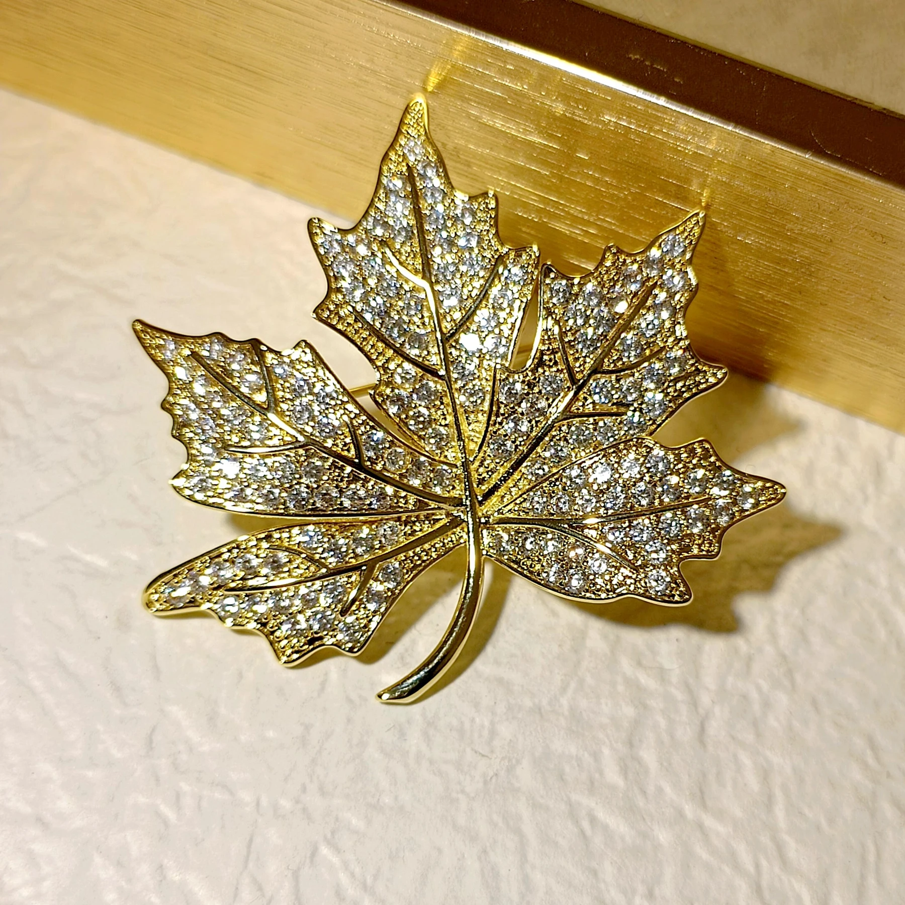 Shiny Micro Pave Clear CZ Gold Maple Leaf Brooch Canadian Maple Leaf Pin Queen Jewelry
