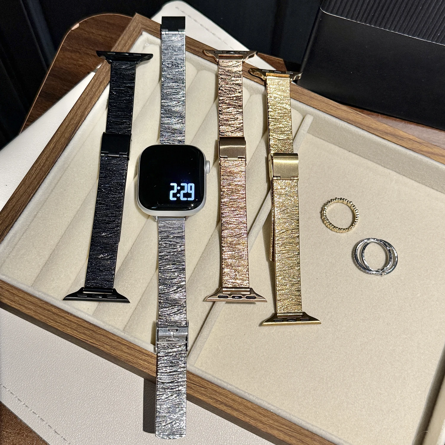 Niedriges, luxuriöses, gewelltes Edelstahlarmband für Apple Watch S10 42 mm 46 mm 45/44/41/40–38 mm Damenarmband für Armbänder der IWatch-Serie