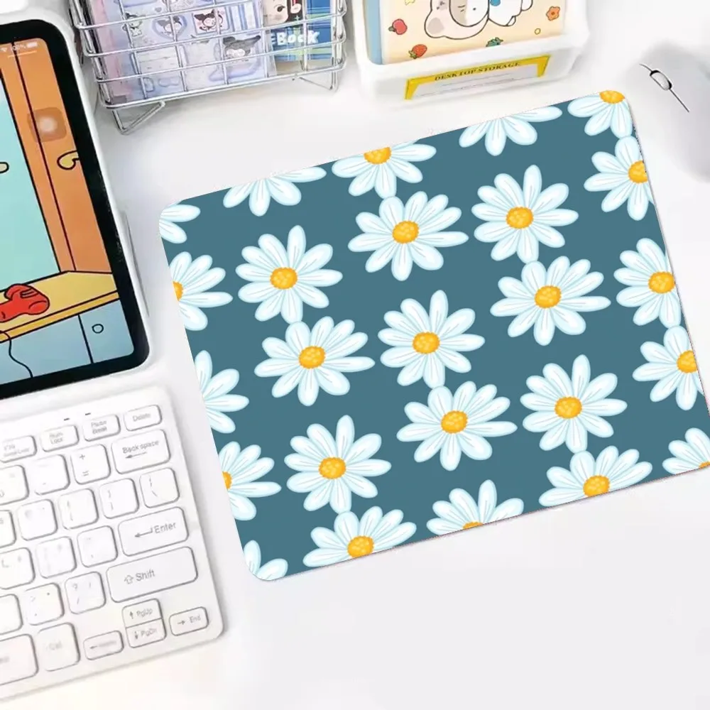New design floral daisy Rubber Small Desktop Desk Mat Kawaii Gaming Accessories Students Writing Pad Padmouse Desk Play Mats 6