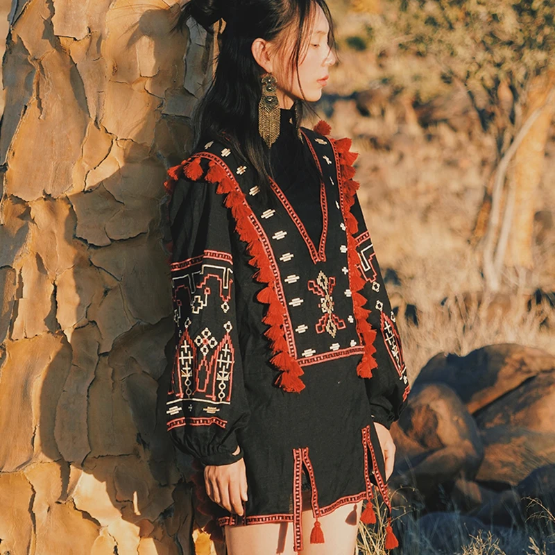 

Хлопковая блузка с цветочной вышивкой GypsyLady, рубашка на весну и осень, винтажная туника с длинным рукавом, с бахромой, в стиле бохо, в стиле хиппи, женские топы