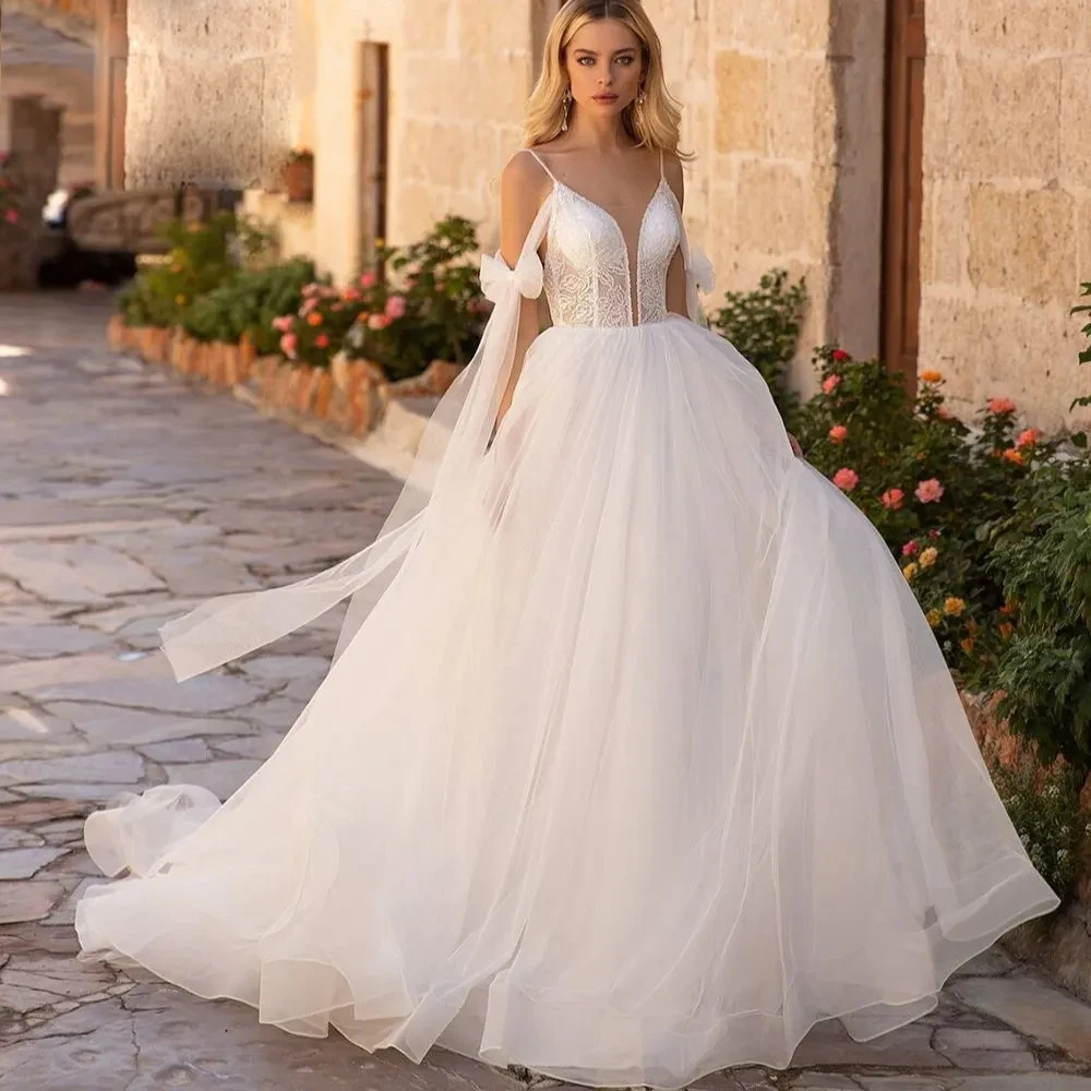 

Elegant Pretty Wedding Dresses New 2023 Luxury Sparkling Beading Sexy Deep V-neck Appliques Court Train Princess Bridal Gown