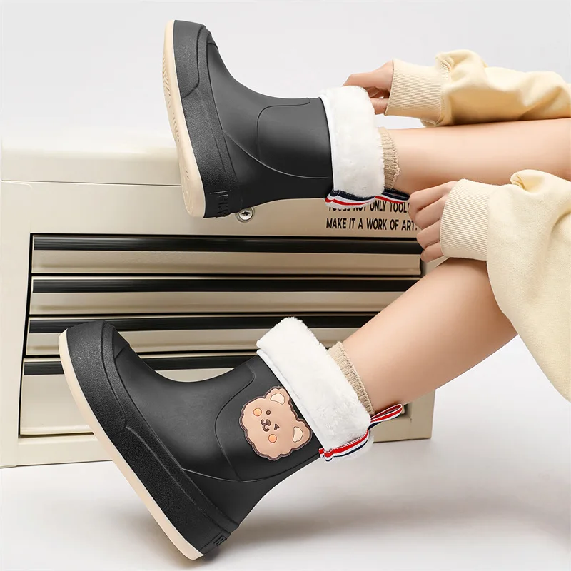 Short-tube Lightweight Rain Boots Fashionable Women's Warm Waterproof Shoes Outdoor Non-slip Soft Sole Wear-resistant Rain Boots