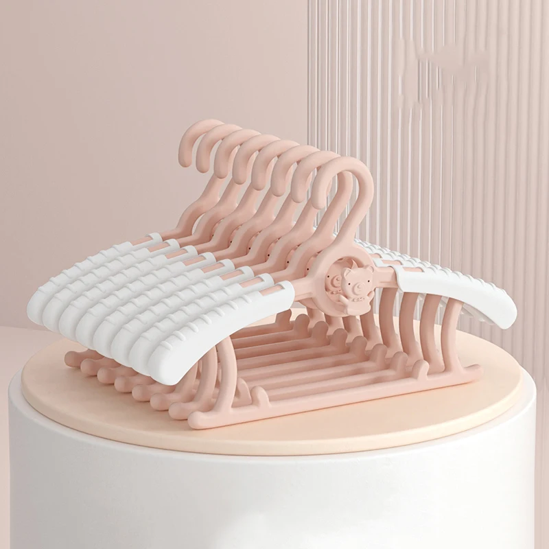 Рисунок 5 - Напольные эстетические вешалки для одежды для балкона