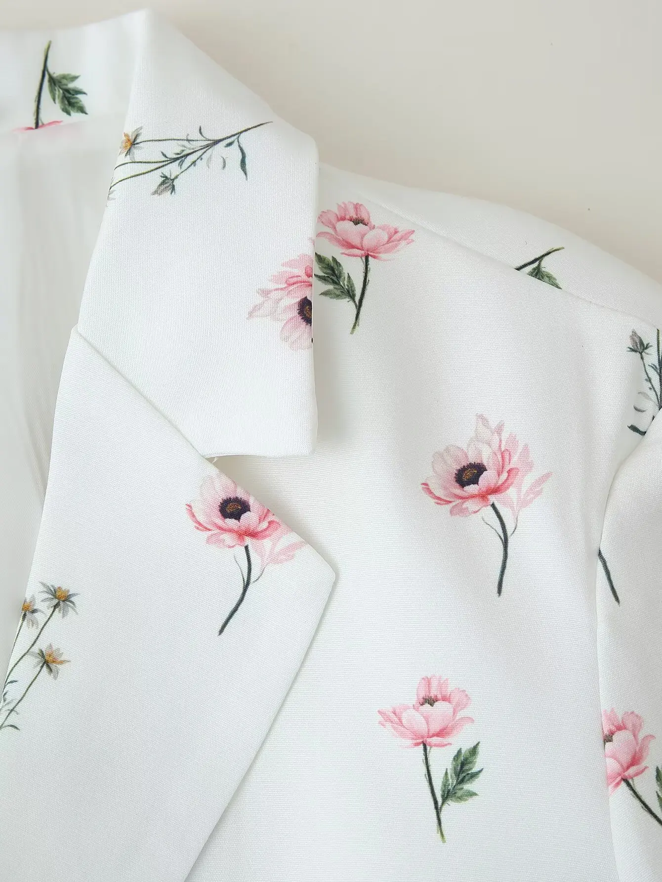 2025 Spring Autumn Lacing Up Bow Sashes Beige Floral Print Blazer Boyfriend Vintage Women Front Pockets Loose Suit Fashion Coat