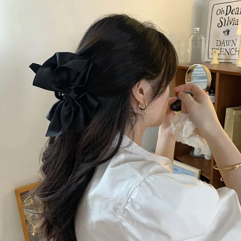 Elegant Large Black Hair Claw Clip - Trendy Solid Color Accessory