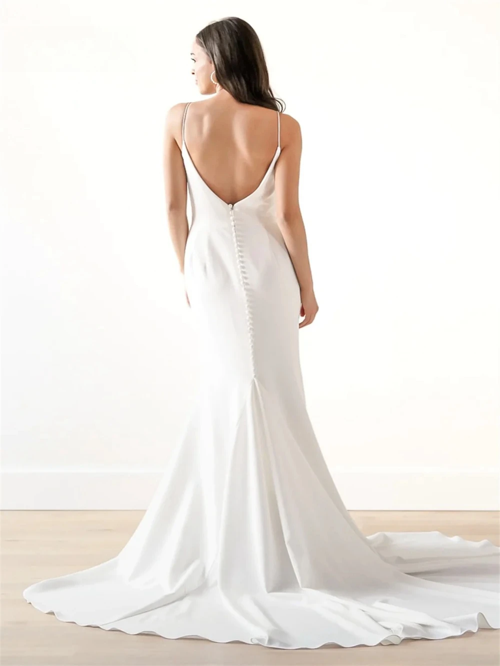 Рисунок 4 - Женское платье на тонких бретельках It's yiiya