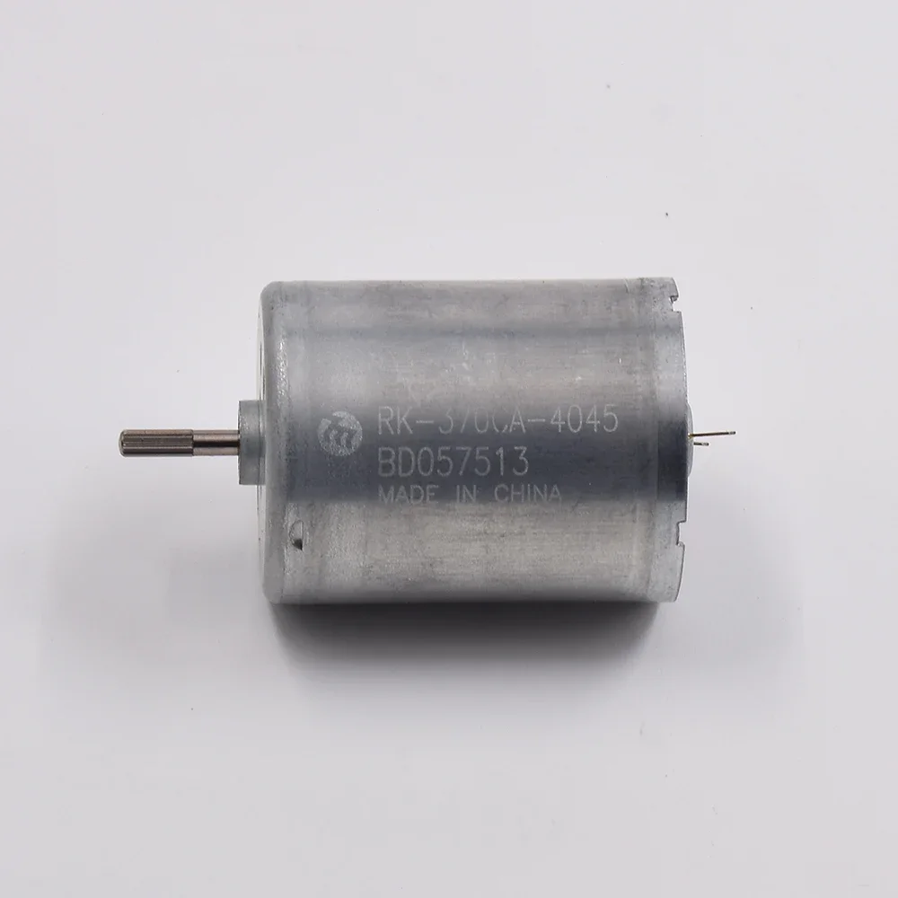 Moteur micro 24mm MABUCHI RK-370CA-4045 avec câbles, adapté pour drone FPV.