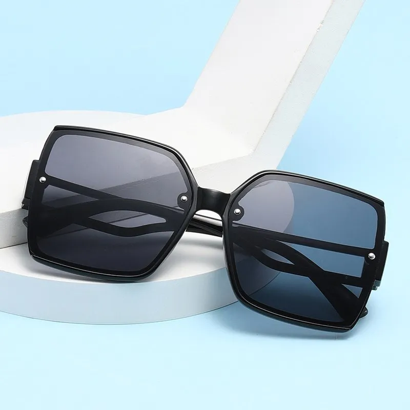 

Fashion square Sunglasses Women Vintage Brand Designer Sun Glasses men Protection ultraviolet rays Shades Female Eyewear