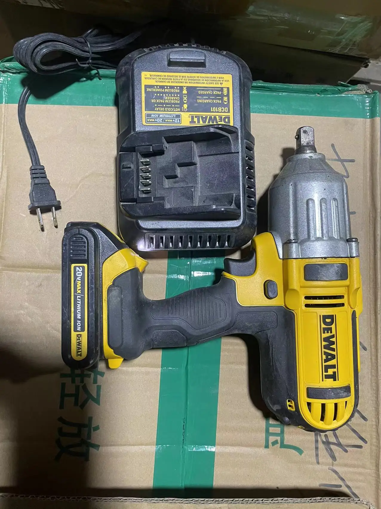 Chiave A Percussione Dewalt Dcf889 20V Max 1/2 ", Usata, Di Seconda Mano, Con Batteria E Caricabatterie Da 1,5 Amp