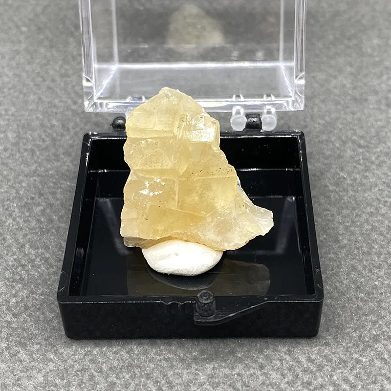 100%  Natural yellow fluorite Mineral Specimens Stones and Crystals Healing Crystal from Spain  +Box size:35*35*35 mm