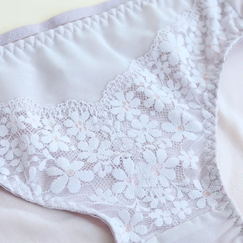 Summer Women's Silk Mid Waist Underwear Lace Sexy Natural Silk Triangle Shorts Breathable and Comfortable
